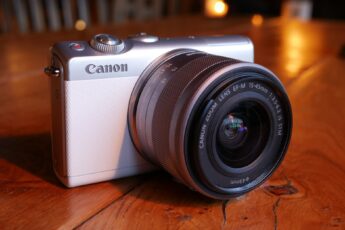 Canon-EOS-M100-Hero